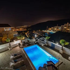 https://luxury-villa-costa-adeje.in-canary-islands.com